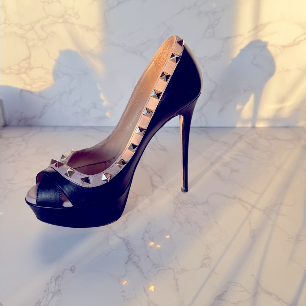 VALENTINO Rockstud Accents Patent Leather Pumps US7.5 IT37
